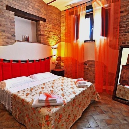 Agriturismo Galanti Cossignano Luaran gambar